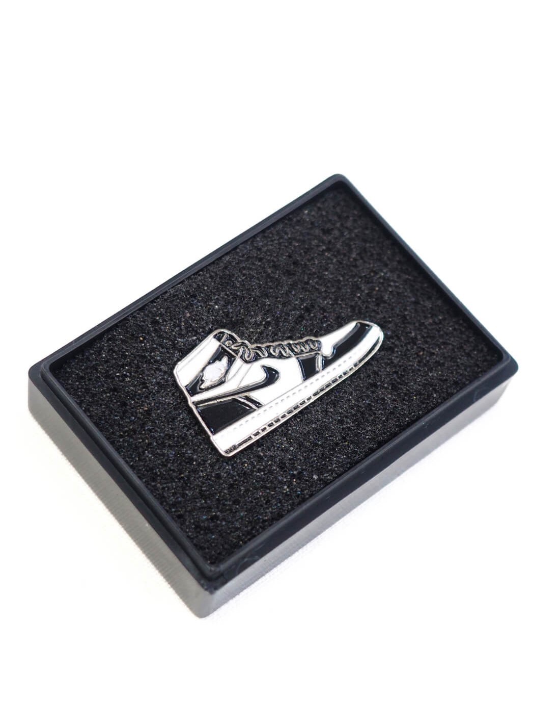 Pins air jordan 1 black white