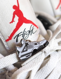 Pins Jordan 4 White Cement 2