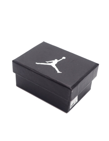 sneakers box jordan