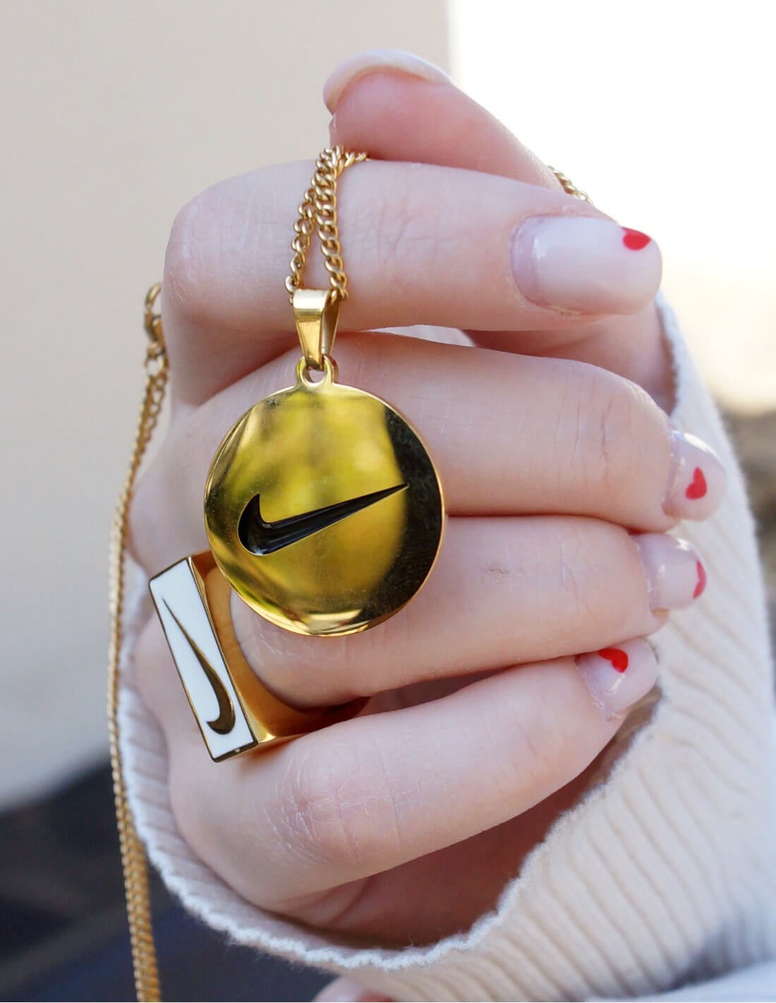 Collier Nike Swoosh doré