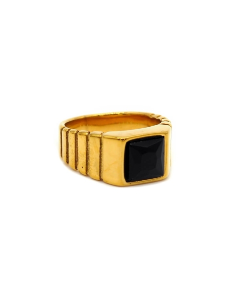 bague dorée avec pierre noire