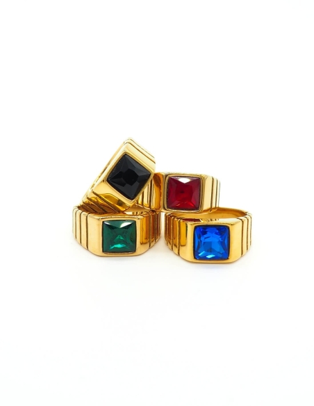 bague carrée avec pierre de couleur