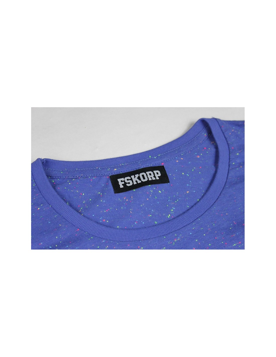 t-shirt tacheté bleu