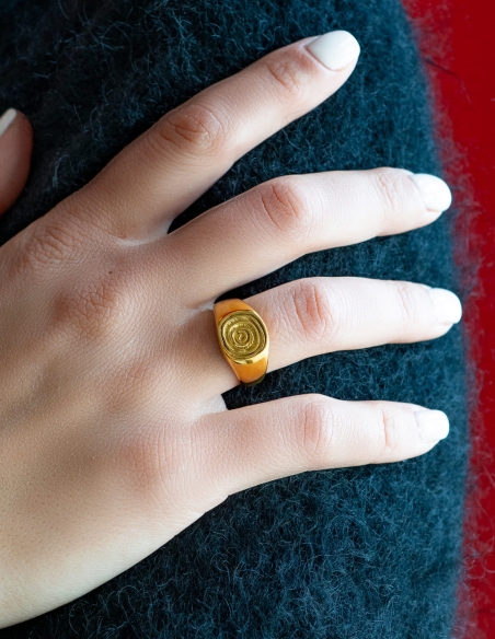 bague chevalière motif tourbillon doré femme