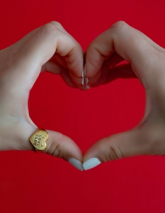 Bague chevalière coeur self love club dorée 2