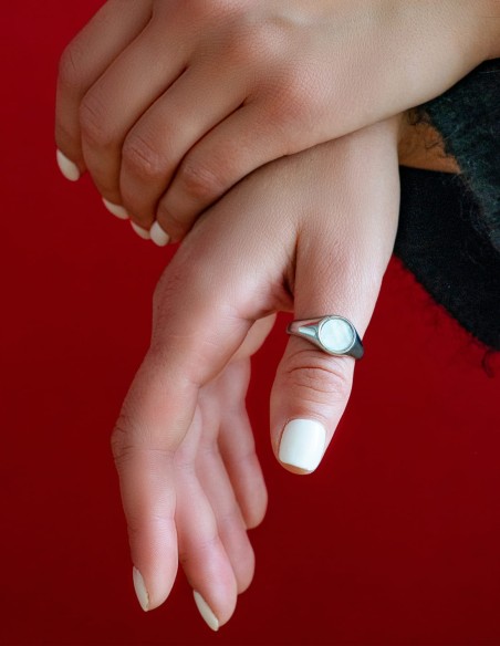 bague argentee a pierre nacre ronde