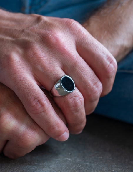 bague chevaliere argentee homme pierre noire