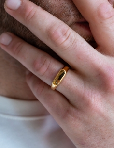 bague dorée minimaliste arrondie 2