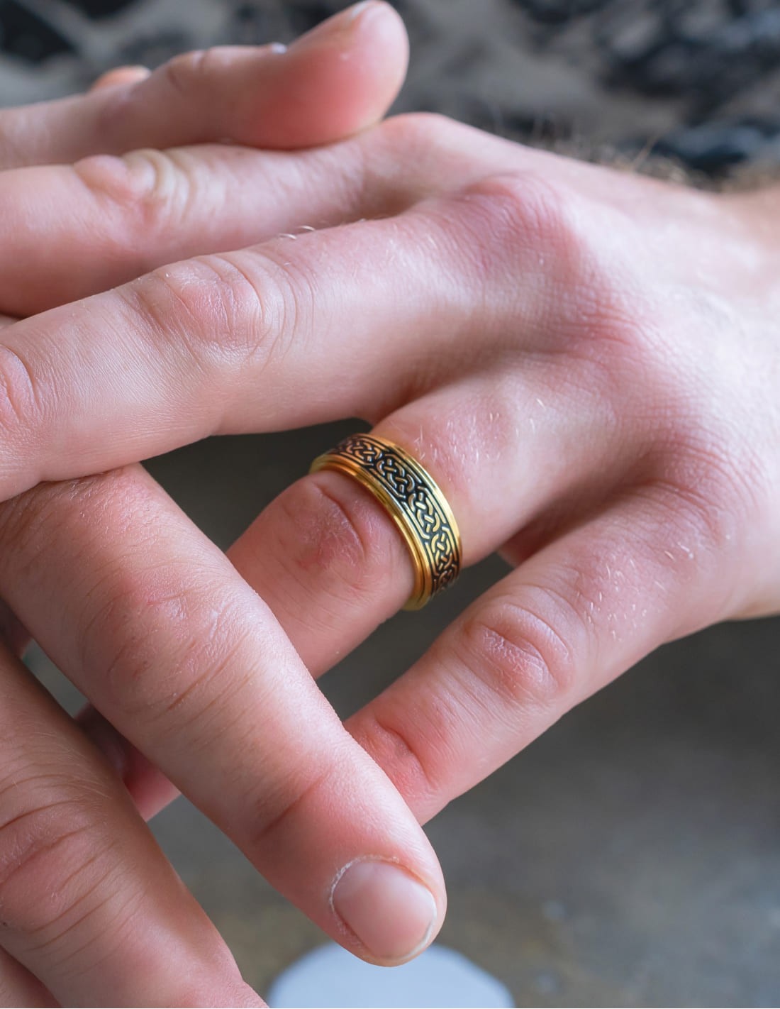 bague anneau tournant motif celtique doré noir
