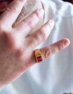 Bague dorée Pierre rouge rubis 2