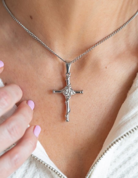 Collier Croix fleurie argenté
