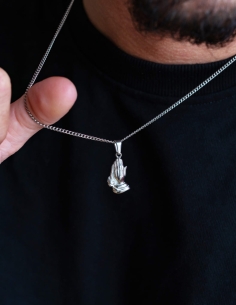 collier mains qui prient acier inoxydable argenté 2