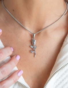 Collier pendentif rose 2