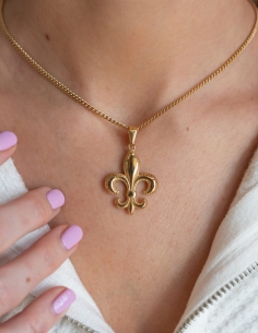 Collier doré streetwear pendentif fleur de lys 2
