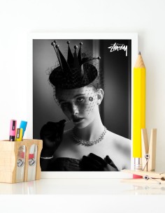 poster stussy femme couronnée noir et blanc 2