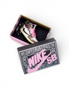 Pack Jordan 1 Travis Scott Porte clé et mini boite