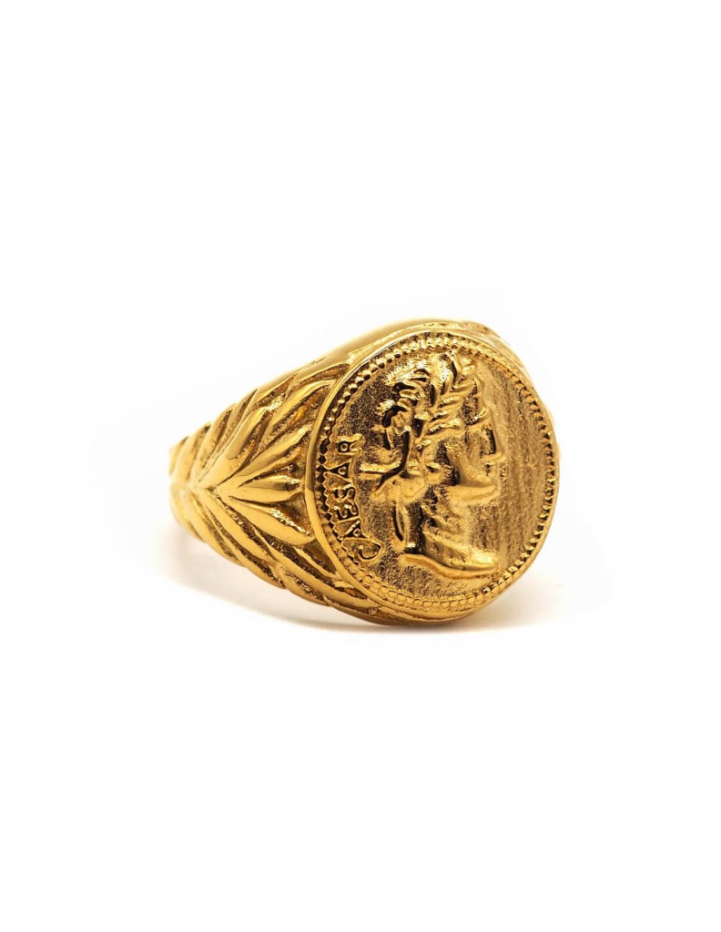 bague chevaliere cesar doree