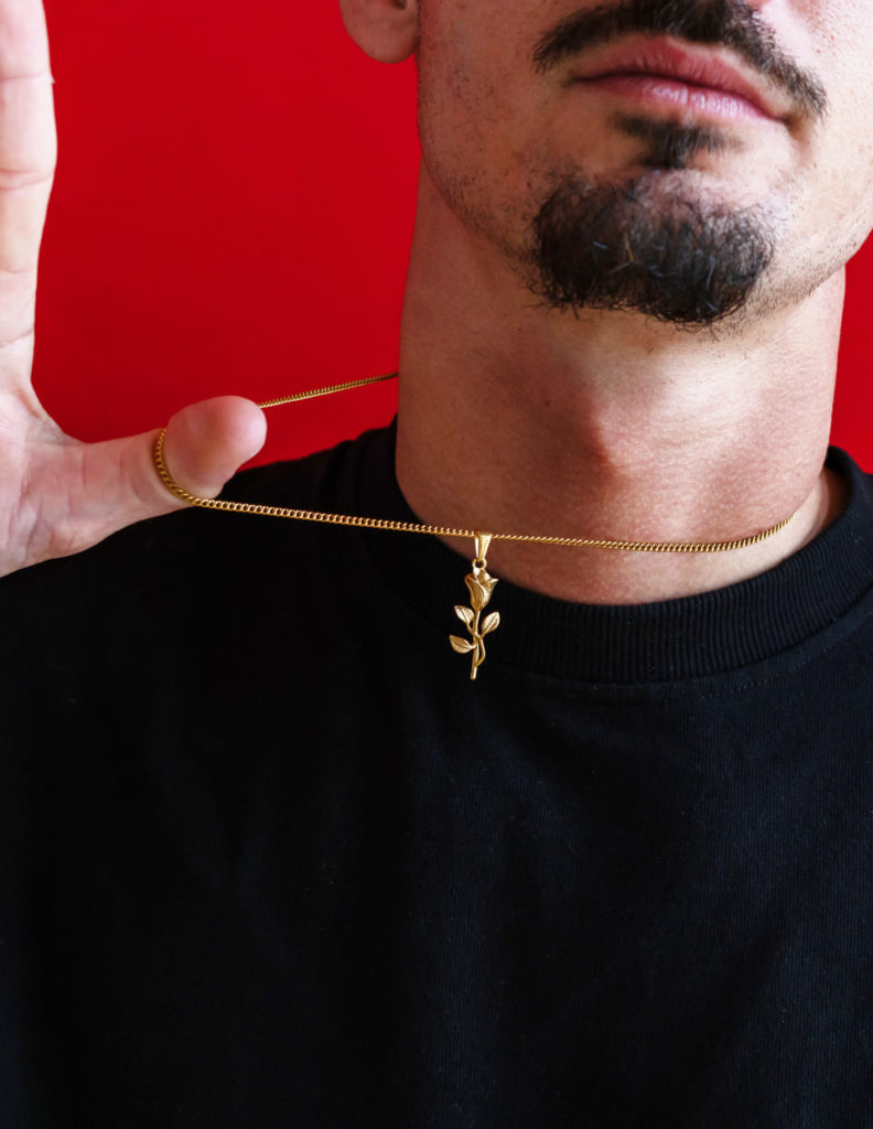 collier doré homme
