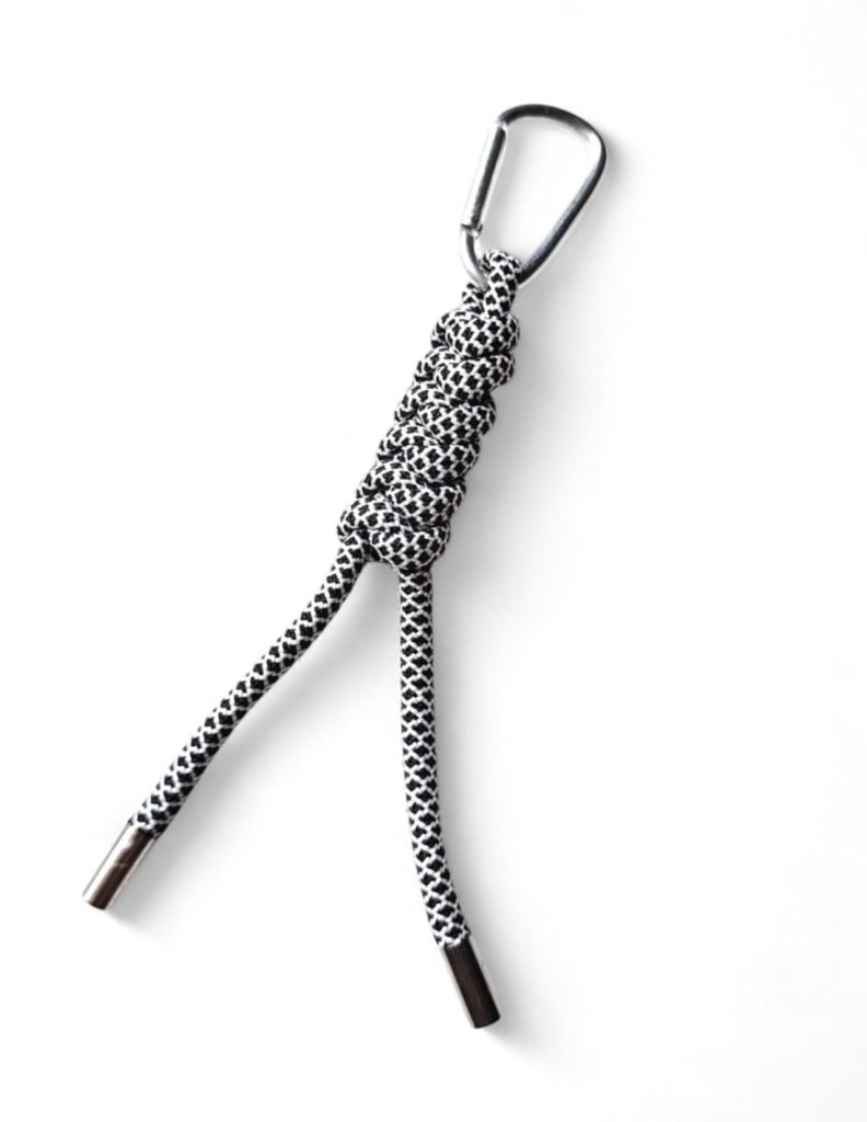 bijou de sac paracorde noir et blanc